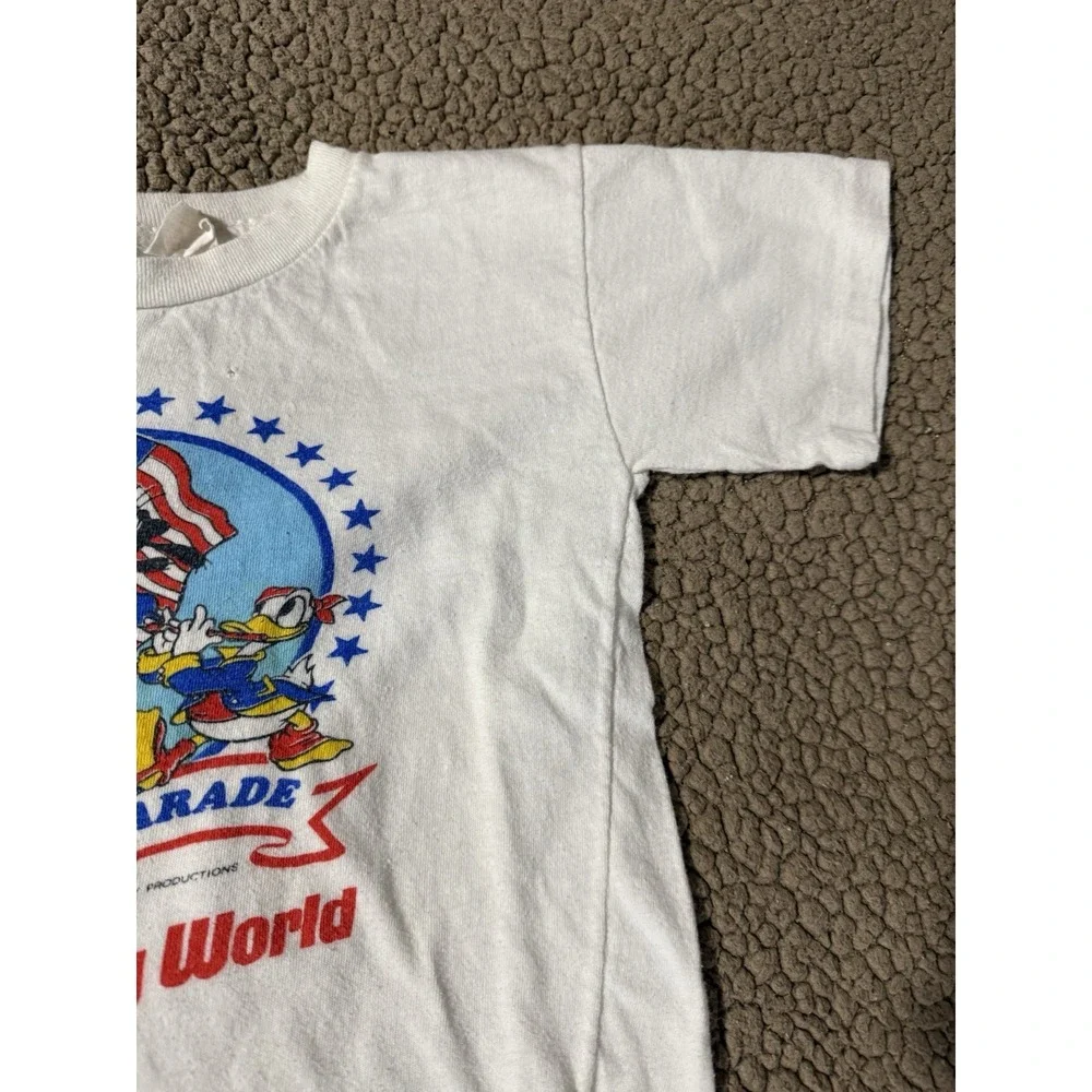 Vintage Walt Disney World America on Parade Rare 1976 Shirt Size 12.  Small Hole
